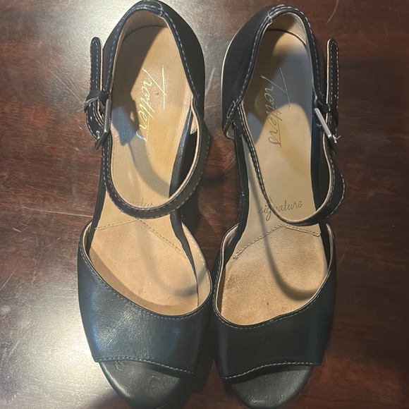 Trotters Wedge Heels size 7N - Picture 4 of 7